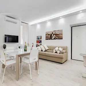 Bmga L The White Crown In Testaccio Roma