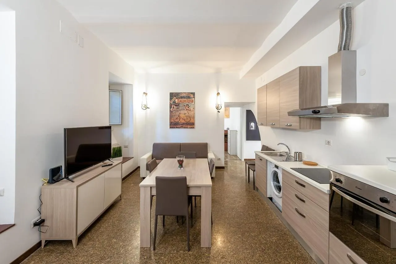 Tour De Rome Apartment 0*,  Italy